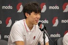 开拓者夏联主帅：杨瀚森肩负责任 夏联战术将围绕他制定