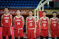 中国U16男篮对阵澳大利亚激战激烈，媒体人点评：已逼出对手7成实力